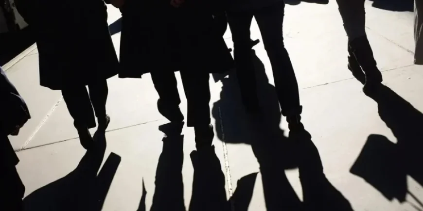 GS: AI Job Cuts May Reduce Displaced Workers’ Pay for Years