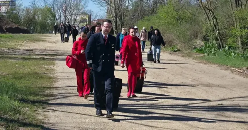 Orban, Vance’s Airport Lockdown, and the 35-Minute Walk That Exposed Budapest’s Fragile Traffic Plan