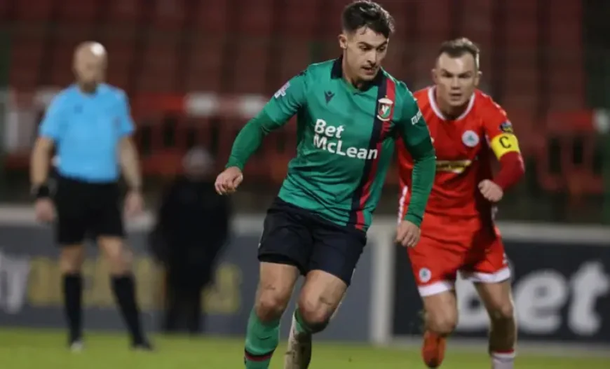 Cliftonville Vs Glentoran F.c. set for tense Irish Premiership evening