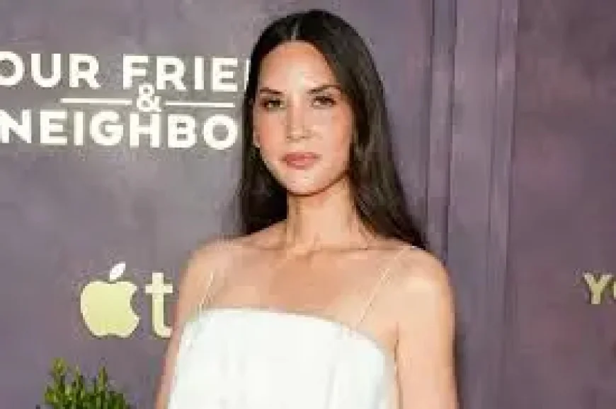 John Mulaney Helps Olivia Munn Through Fear in 4-Surgery Cancer Battle
