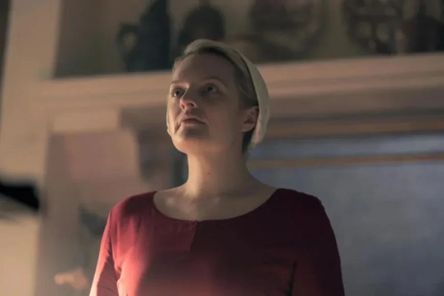 Elisabeth Moss Returns to ‘The Handmaid’s Tale’ in ‘The Testaments’