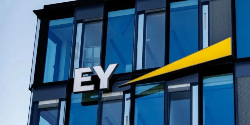 EY Introduces AI Agents: Challenges Ahead for Junior Staff Development