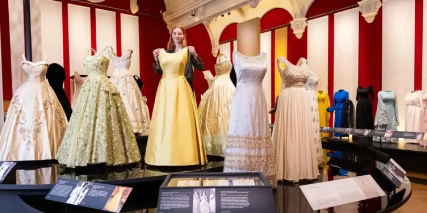 Elizabeth Ii Exhibit Reveals 5 Striking Ballgowns That Reframe Royal Style