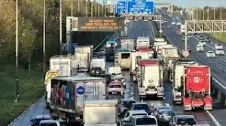 Rte News: Fuel protests bring heavy traffic and airport delays in Dublin