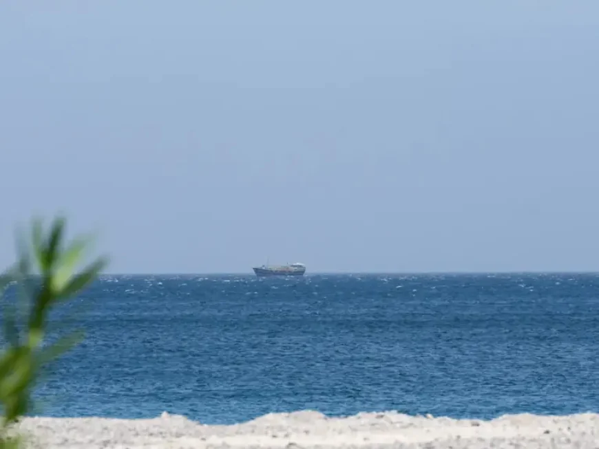 Destroyer Transit Claims Put Strait of Hormuz at the Center of a 3-Way Standoff