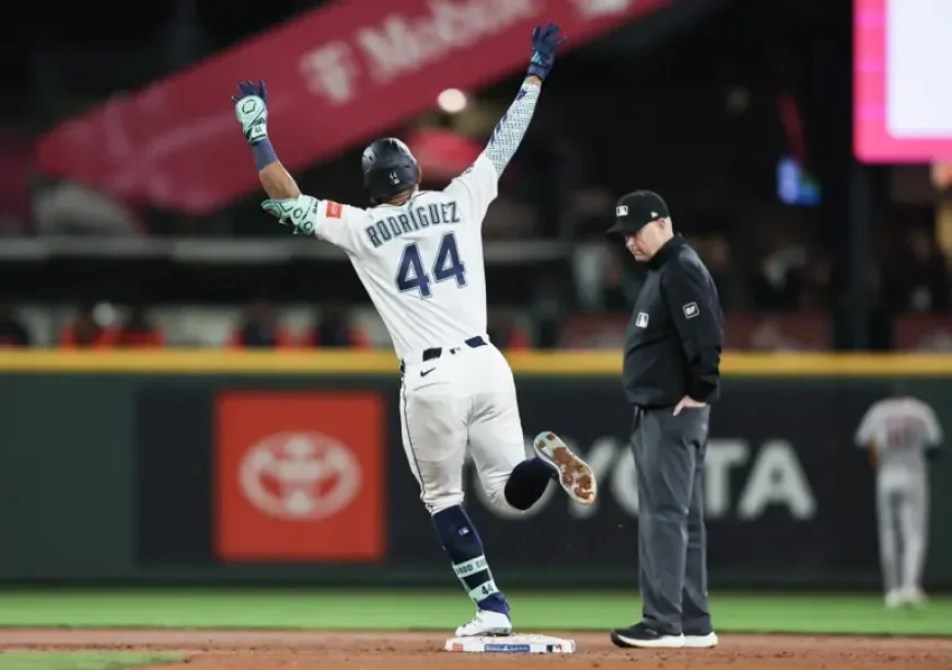 Mariners Standings: Cal Raleigh’s early slump and the pressure to turn it around