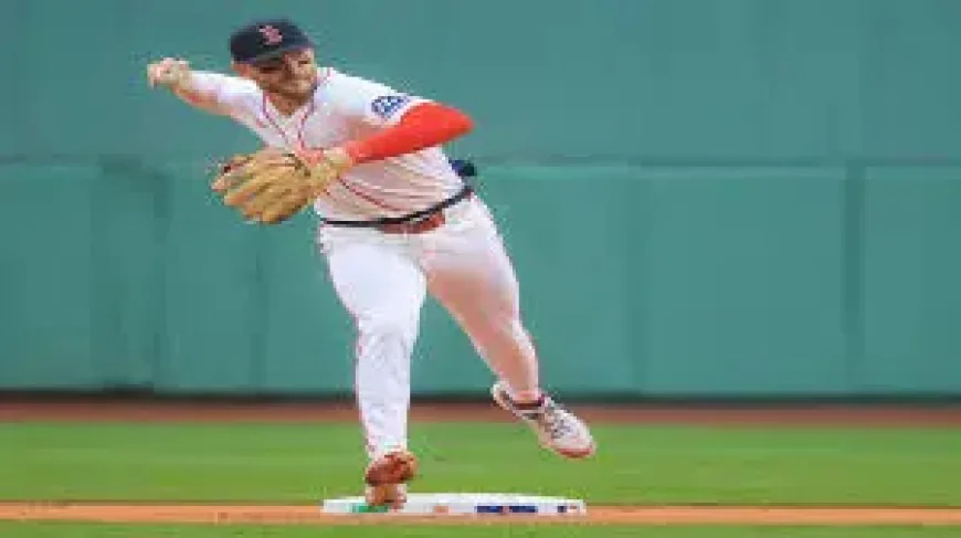 Trevor Story stays at shortstop as Red Sox back him through early defensive rough patch