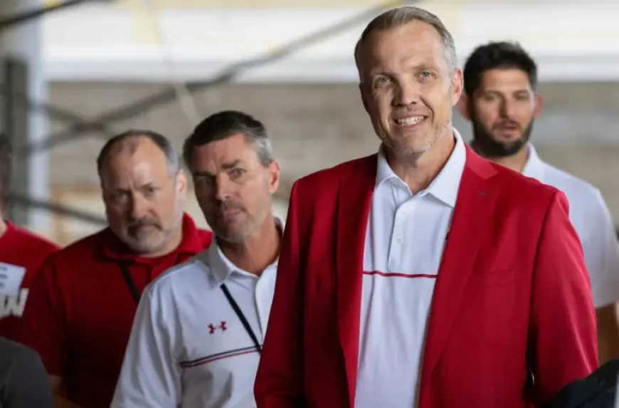 Chris Mcintosh to step down as Badgers AD after the shift