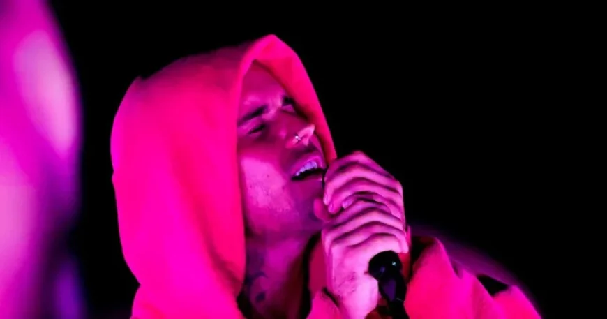 Justin Bieber Performs YouTube Karaoke Live at Coachella