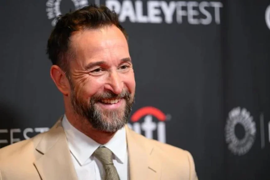 Noah Wyle Leads Cast in Season 3 Finale