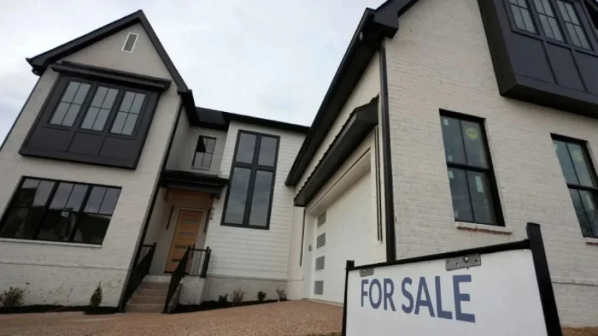 US Home Sales Decline in March, Start Spring Season Slowly