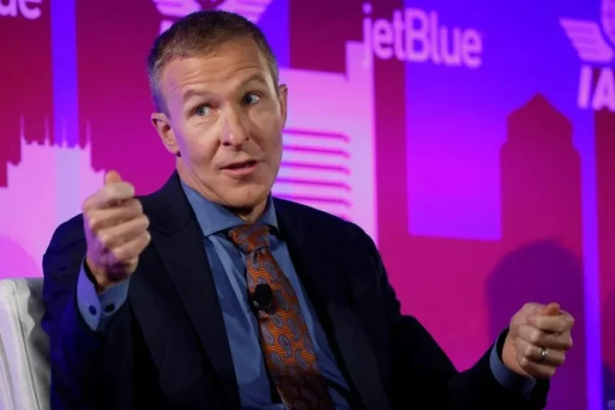 United Airlines CEO Proposed American Airlines Merger in Trump Meeting: Sources