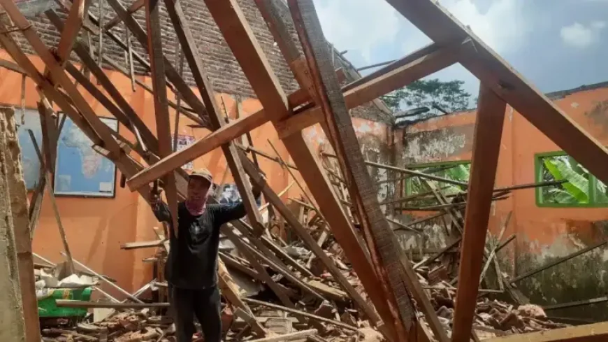 Tremblement De Terre in Indonesia After the Shift: 20 Injured and More Than 100 Homes Damaged