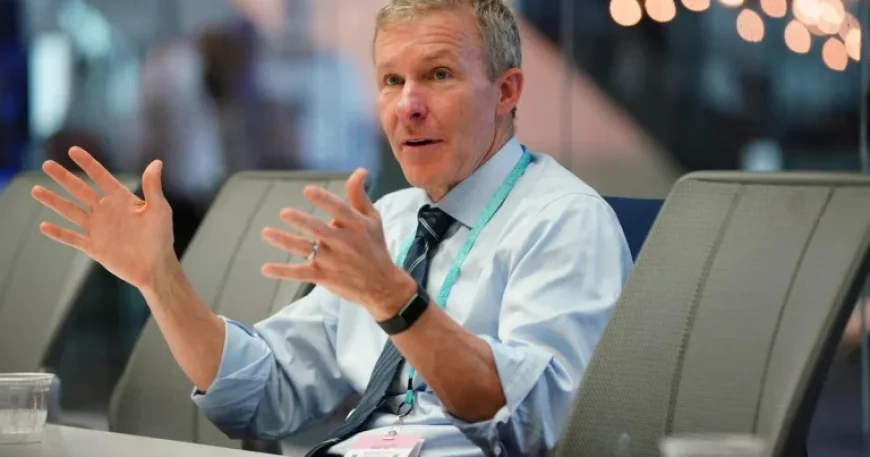 United CEO Considers Merger with American Airlines, Sources Reveal