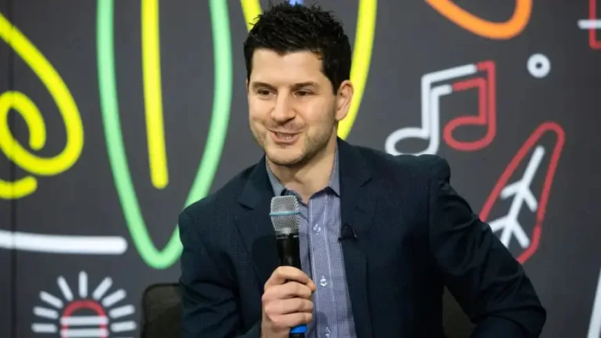 Blackhawks extend Davidson as focus shifts to Bedard deal