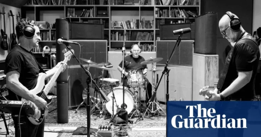 90s Rock Legend Bob Mould: Cobain’s Death Led Me to Quit Music