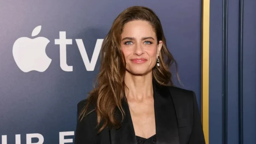 Amanda Peet Explores Perimenopause On and Off Screen