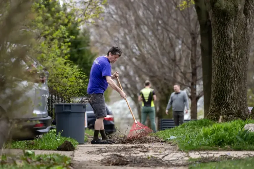 Twisters leave Wisconsin communities cleaning up and watching the water rise