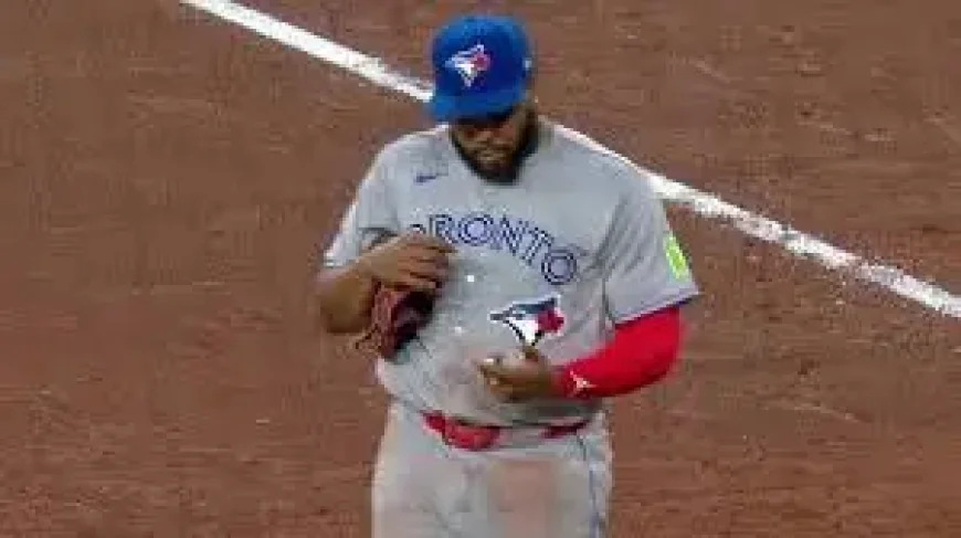 Vladimir Guerrero Jr Blue Jays: a finger scare, a familiar pause, and Toronto’s next move