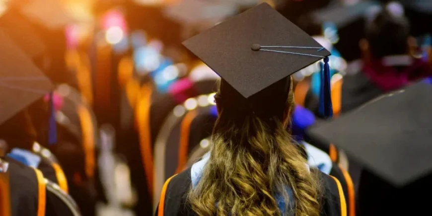 Millennial Warns Borrowers: Facing $137k in Private Student Loans