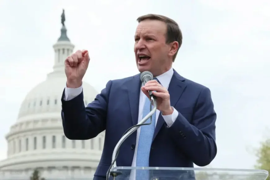 Chris Murphy applauds Iranian ships against U.S. Navy after reported Strait of Hormuz breach