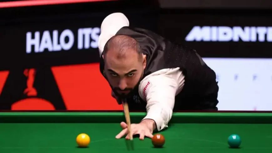 Hossein Vafaei at the Crucible as the pressure rises in Sheffield