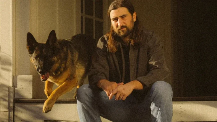 Noah Kahan Triumphs Over Fame in ‘The Great Divide’