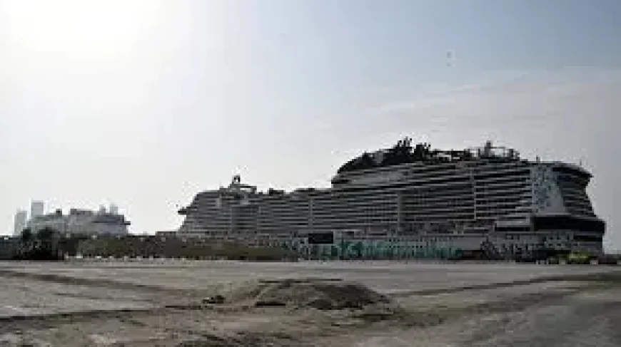 Cruise Ships Strait Hormuz: 2 Vessels Clear After Weeks Adrift