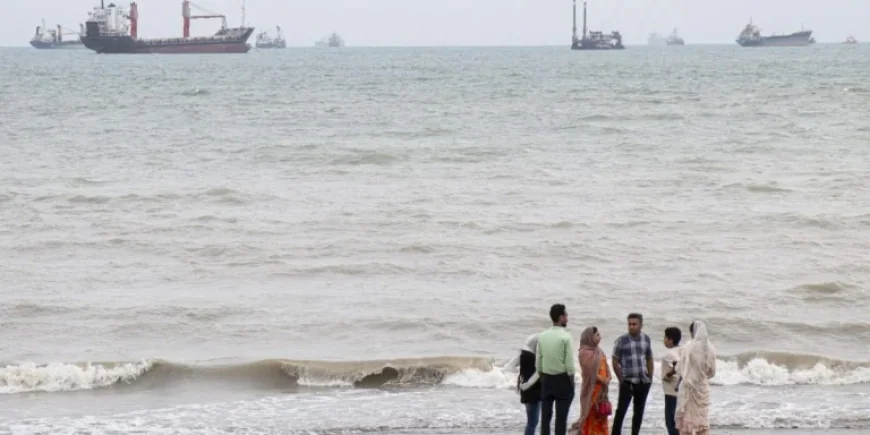Oil Analyst Predicts Continued Disaster Even if Hormuz Strait Opens