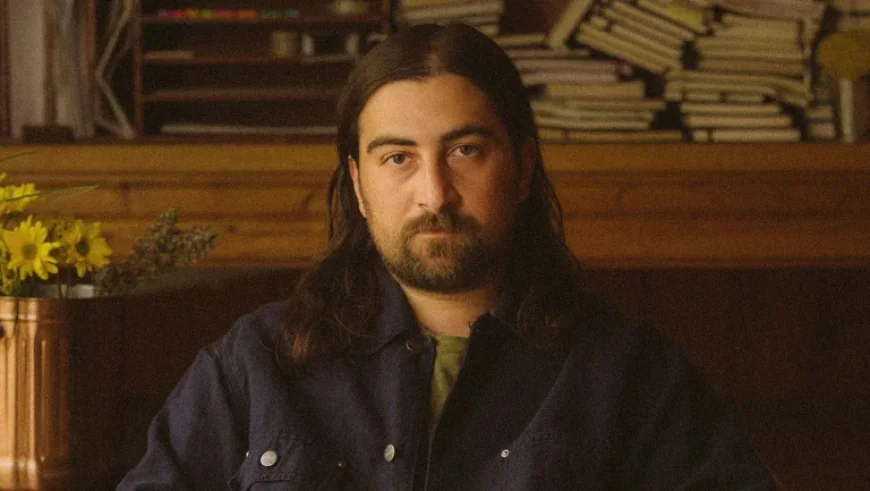 Noah Kahan Releases “The Great Divide” Extended Album Featuring “The Last of the Bugs”