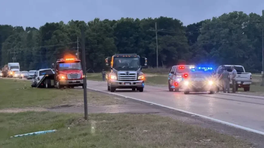 Wlbt: 2 killed in early-morning head-on crash on Highway 18 in Raymond