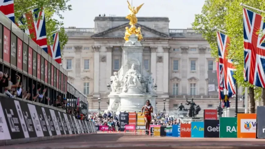 London Marathon Tracking: Live coverage as 59,000 runners head for The Mall