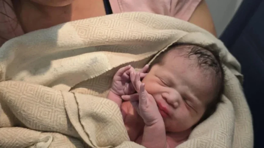Paramedics Assist Passenger in Mid-Air Birth on Delta Flight