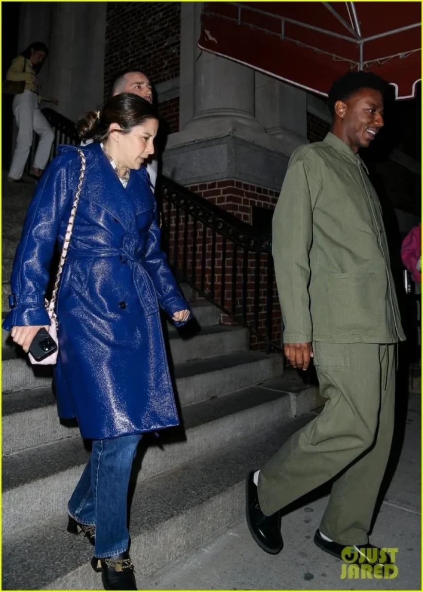 Taylor Swift Dines in NYC with Her Dad and Celebrity Friends