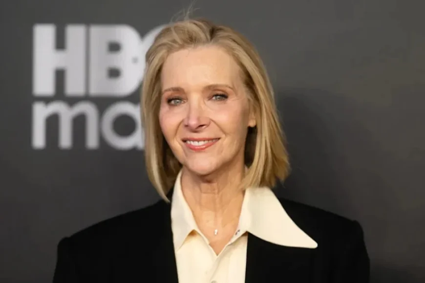 Lisa Kudrow Reveals ‘Friends’ Writers Discussed Sexual Fantasies About Female Co-Stars