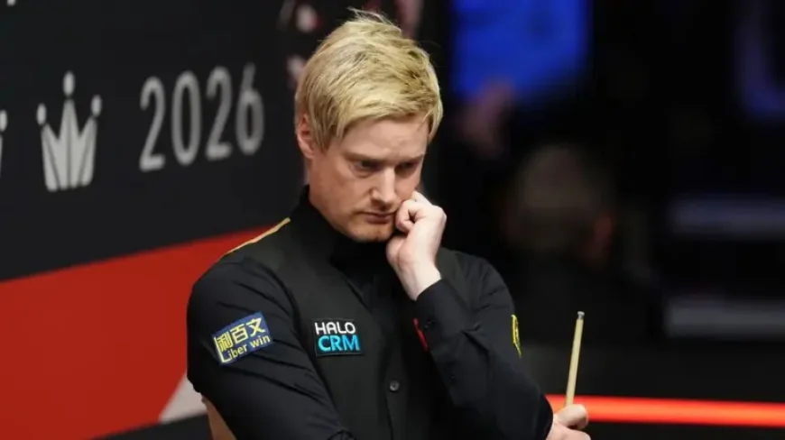 Neil Robertson John Higgins Match Stopped by a Wobbly Chair in a Crucible First