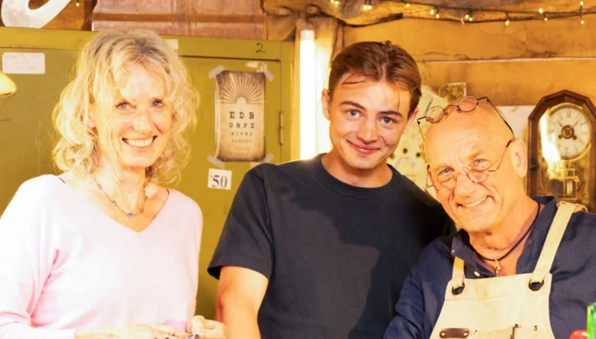 Steve, Suzie and Fred Fletcher join Fred Fletcher Repair Shop first time