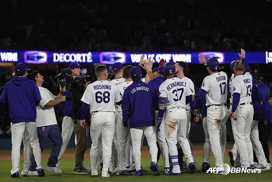Esteury Ruiz Helps Dodgers Rally for 5-4 Win Over Marlins