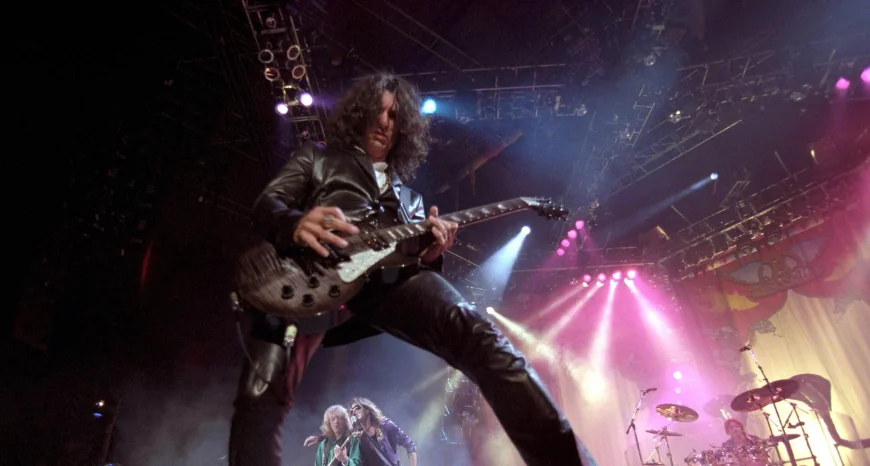 Joe Perry shows how Jimmy Page shaped the Black Burst Les Paul