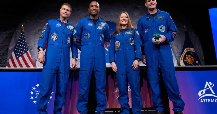 Trump Hosts Four Astronauts After Artemis II Record Flight