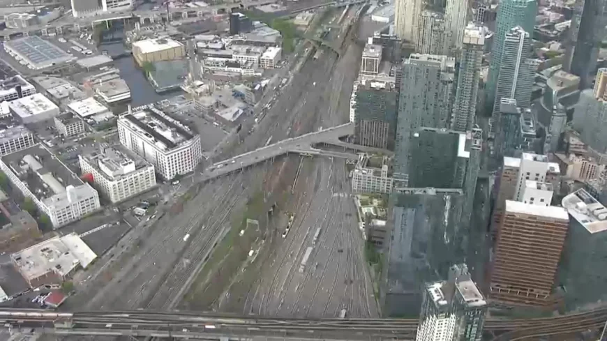 LIRR Evacuates Nearly 900 in Rush Hour Tunnel Disruption