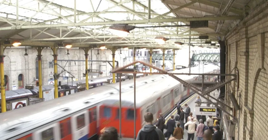 Farringdon Station closed as ThamesLink halts trains in both directions