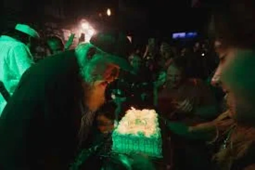 John Daly Lets Kid Drain Five-Foot Putt at Regions Tradition Pro-Am