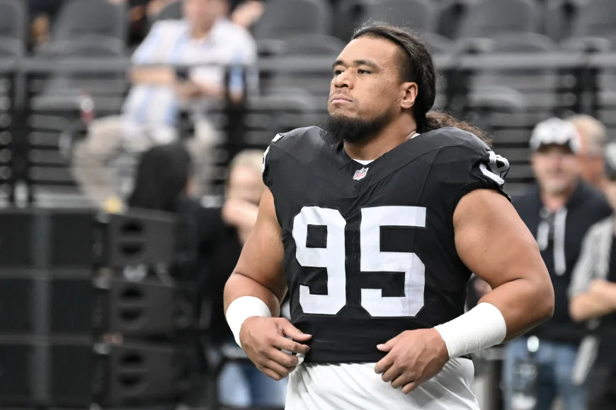 Calais Campbell: Giants sign 27-year-old DT Leki Fotu