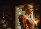 Emma Stone Leads Bugonia Movie to Netflix Streaming Debut