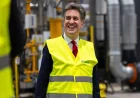 Edward Miliband discussed as Starmer pressure grows over Mandelson