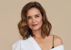 Katie Holmes carries Strand Bookstore tote in the West Village