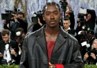 Damson Idris Debuts Rainbow Maxi Necklace at 2026 Met Gala