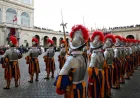 Jules Répond designed the Swiss Guard uniform, officialized in 1914 — Pape Léon Xiv