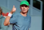 Iga Swiatek sizes up Francisco Roig with Rome opening ahead